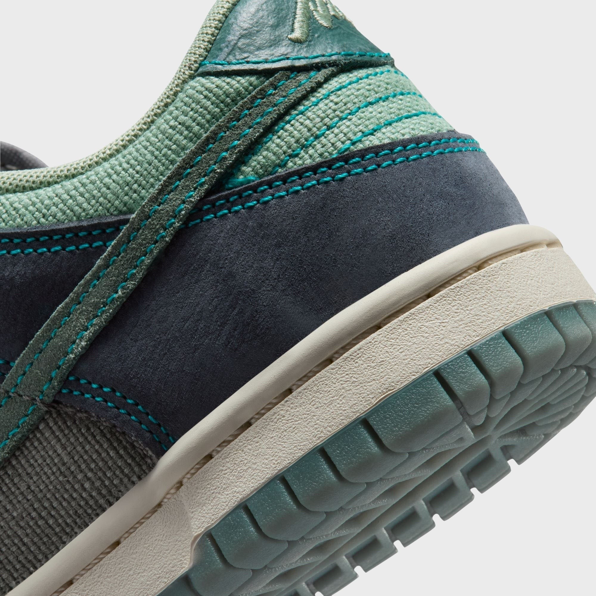 Nike GS Dunk Low LV8 1 - Pencil Point / Dark Obsidian / Steam / Mineral Slate