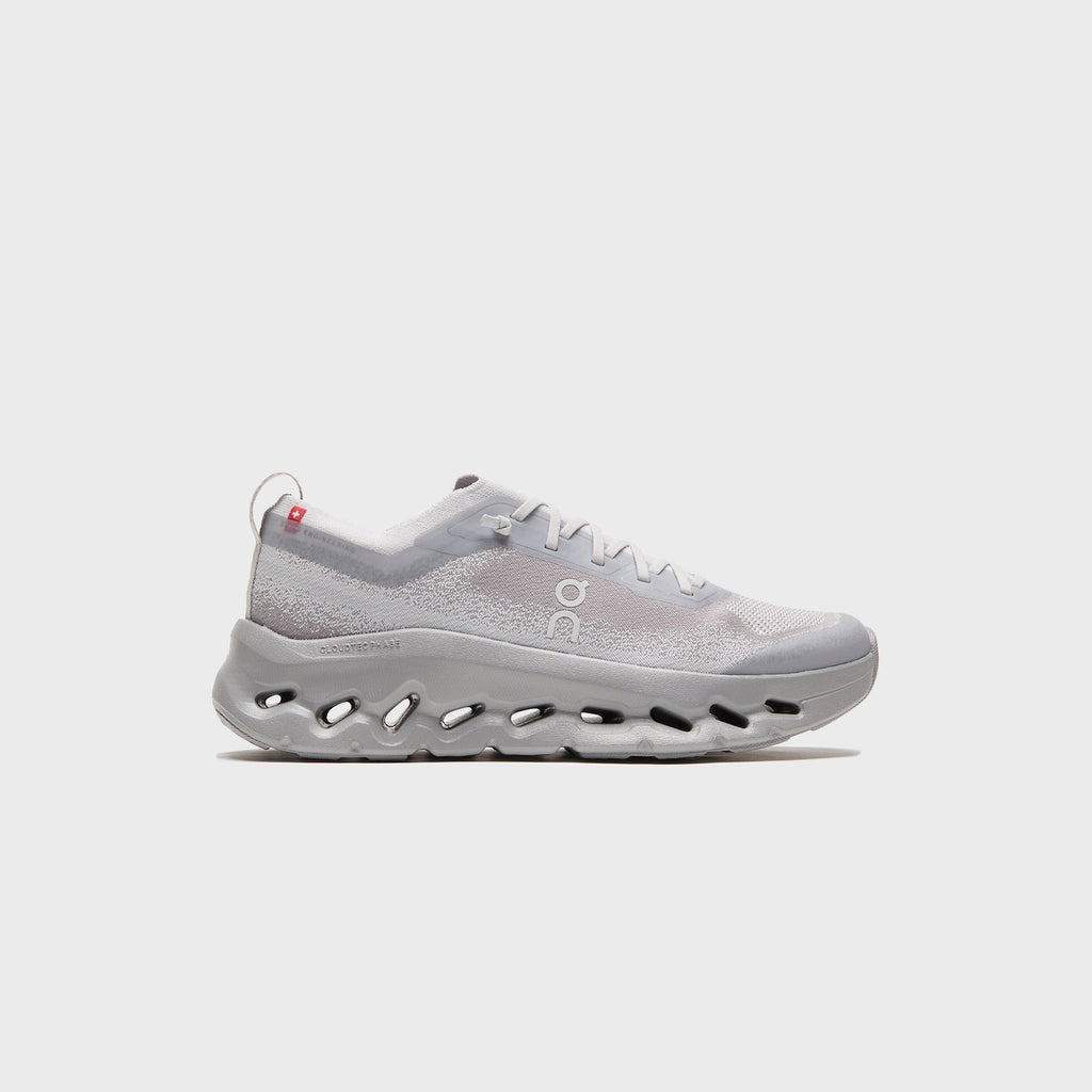 On Running WMNS Cloudtilt Moon - Wolf / Alloy
