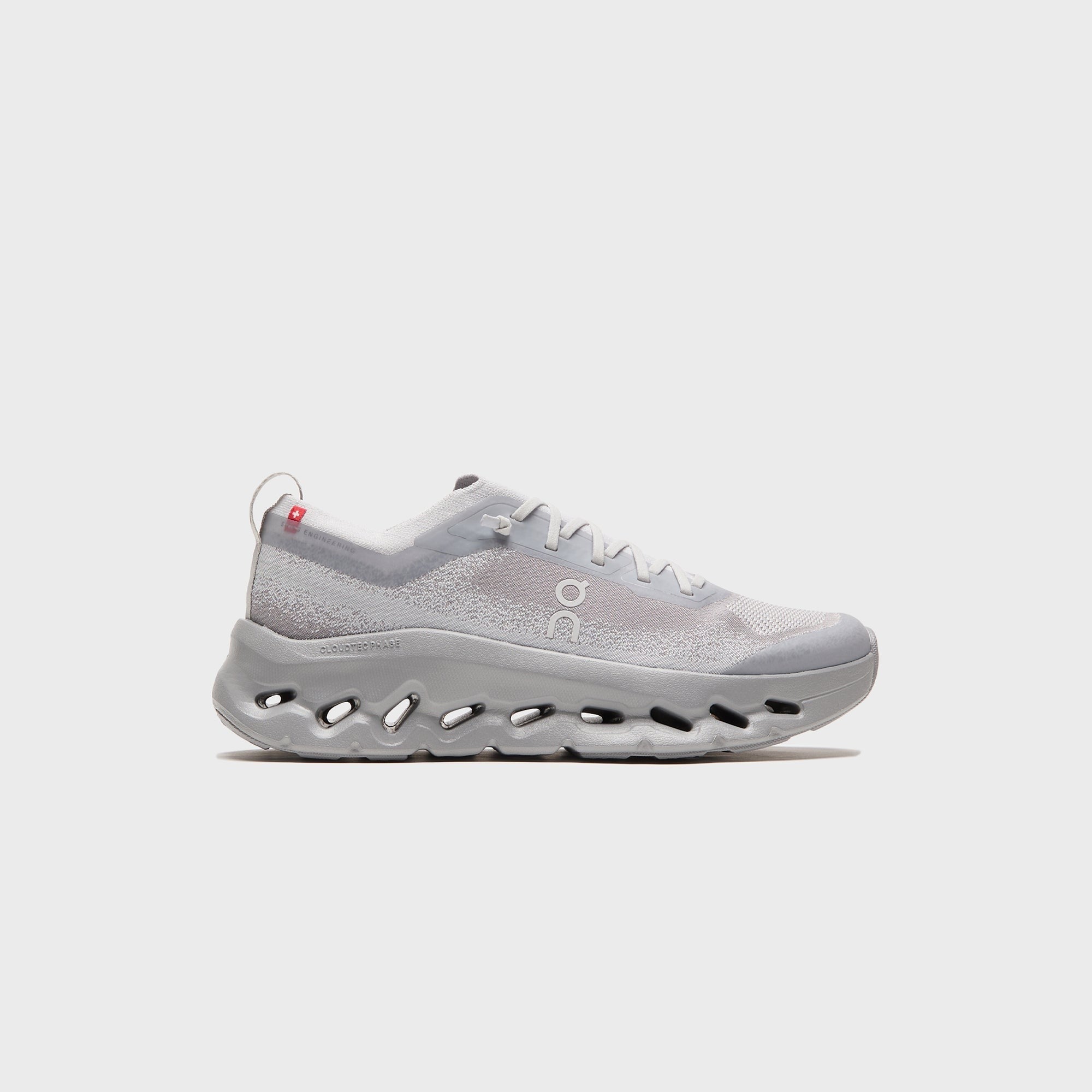 On Running WMNS Cloudtilt Moon - Wolf / Alloy