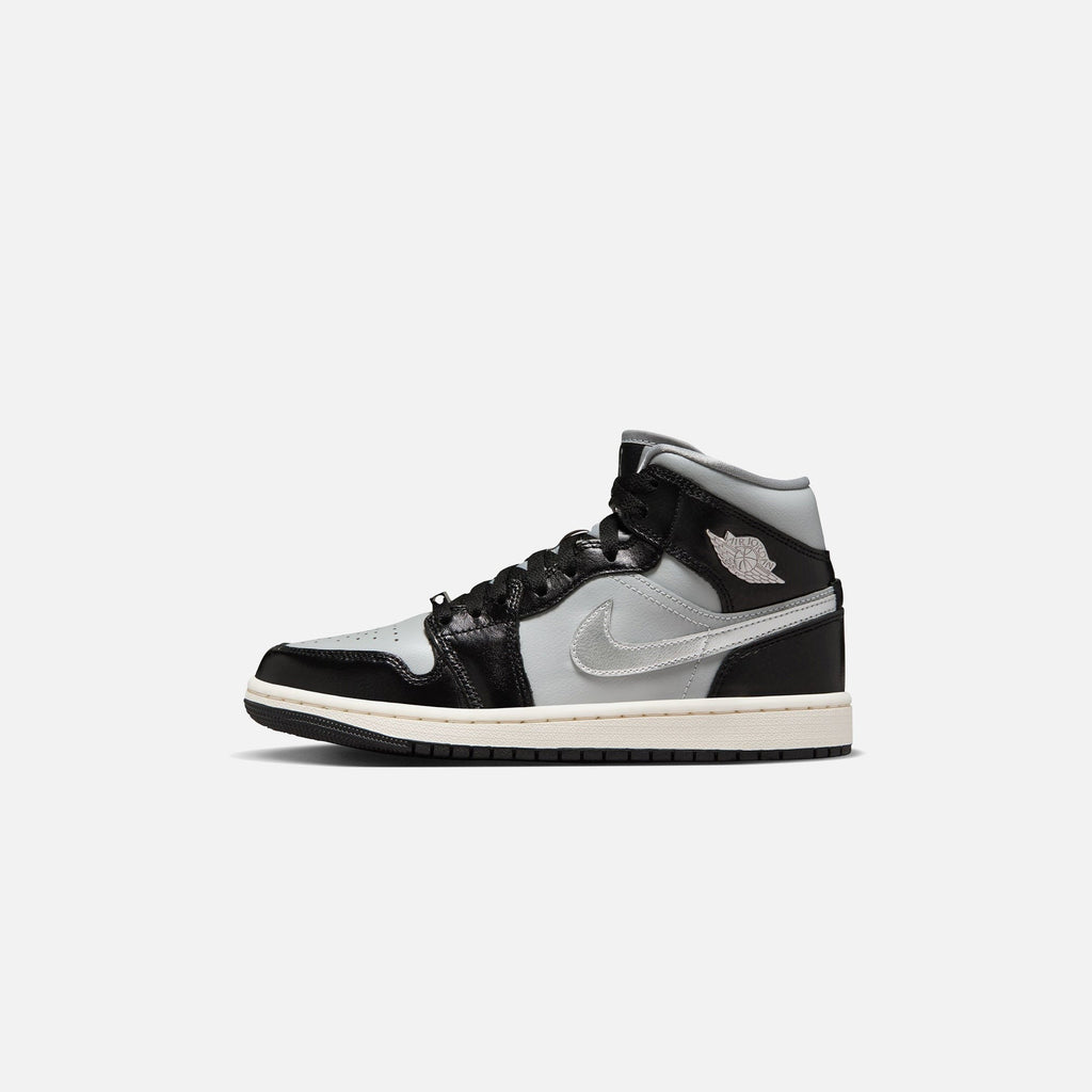 Nike WMNS Air Jordan 1 Mid SE - Black / Metallic Silver / Light Smoke