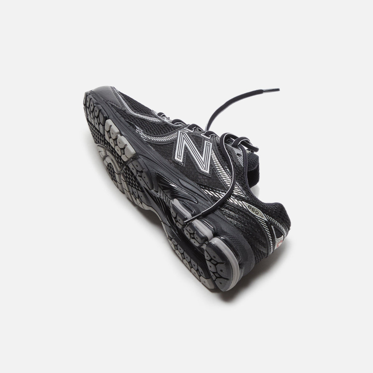New Balance 860v2 - Black / Silver Metallic