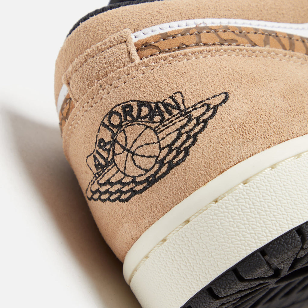 Nike Air Jordan 1 Low SE - Hemp / Metallic Gold / White / Light British Tan