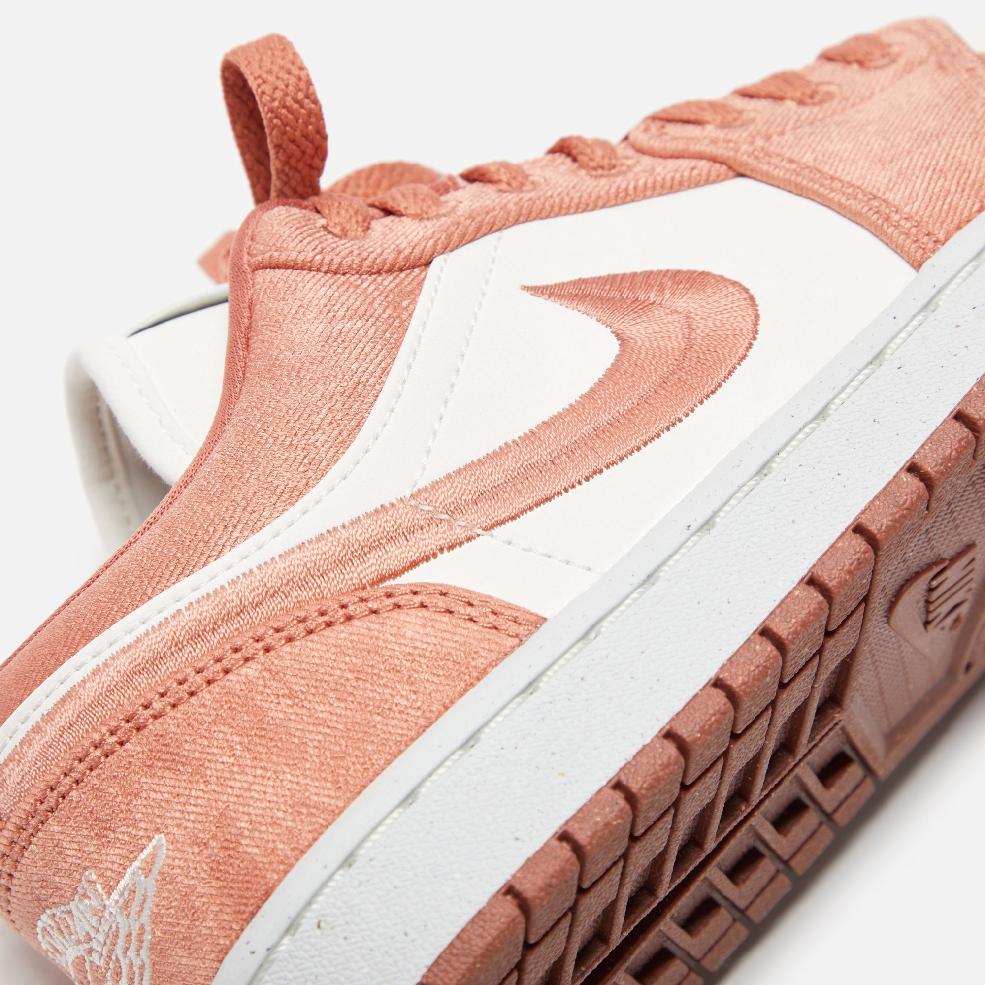 Nike WMNS Air Jordan 1 Low SE - Orange / Sail