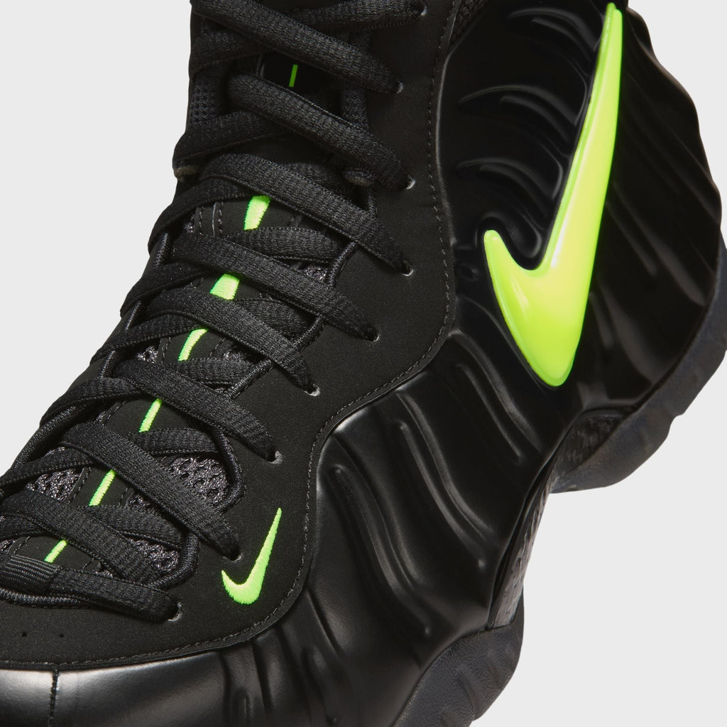 Nike Air Foamposite Pro - Black / Voltage Yellow