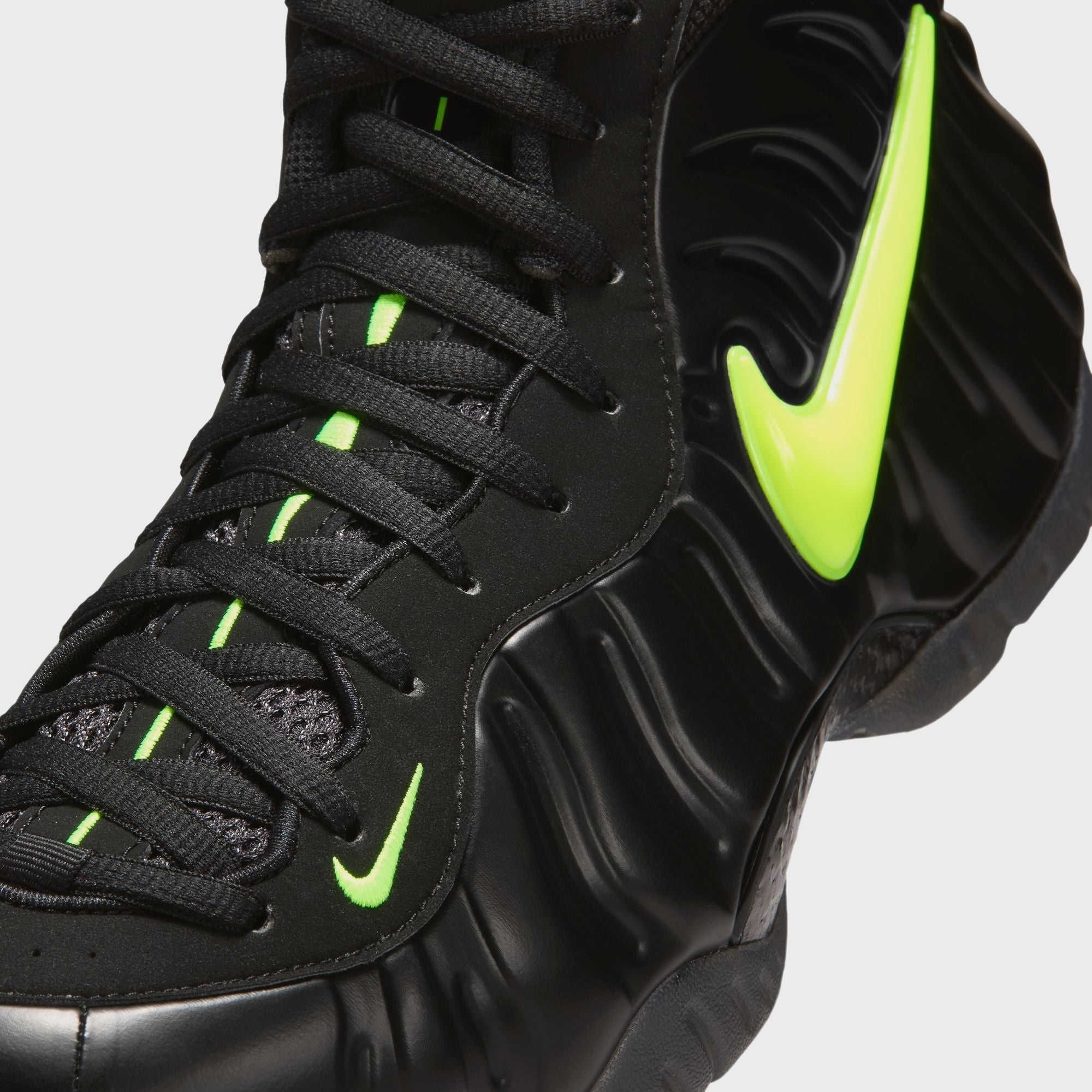 Nike Air Foamposite Pro - Black / Voltage Yellow