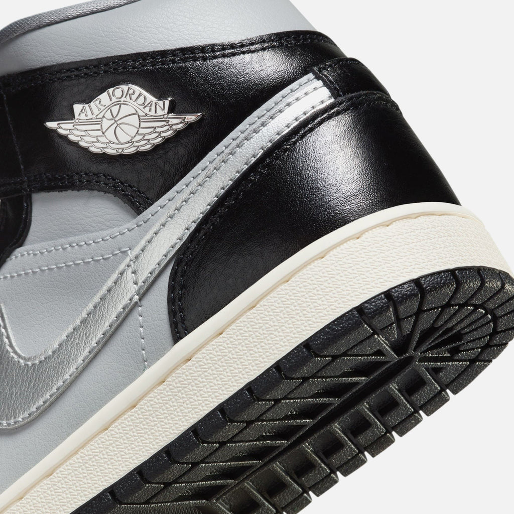 Nike WMNS Air Jordan 1 Mid SE - Black / Metallic Silver / Light Smoke