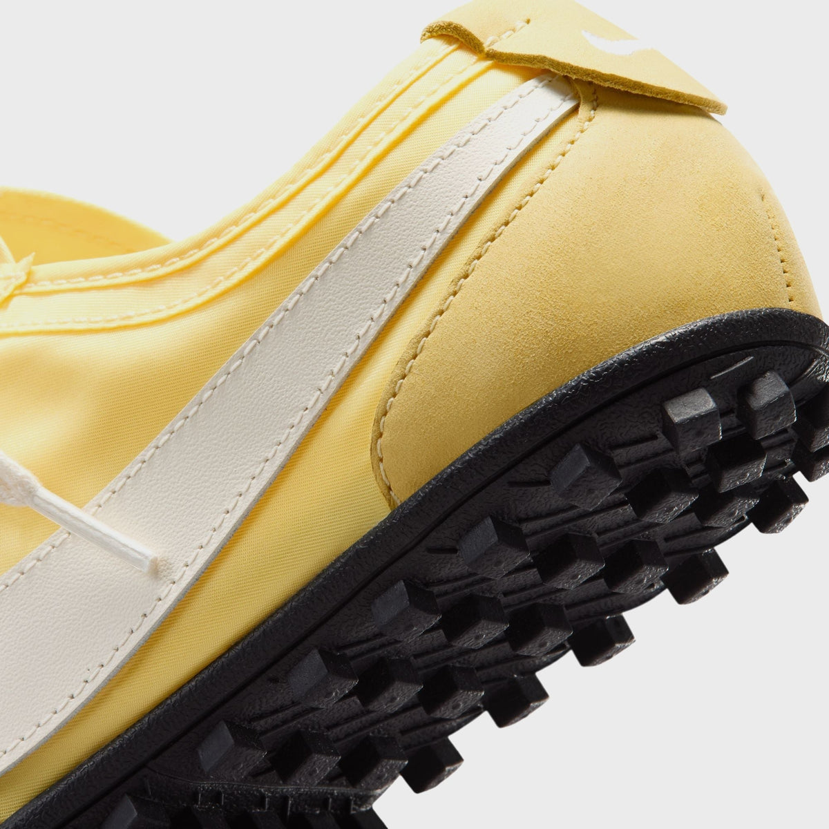 Nike WMNS Moon Shoe OG - Soft Yellow / Black / Soft Pearl