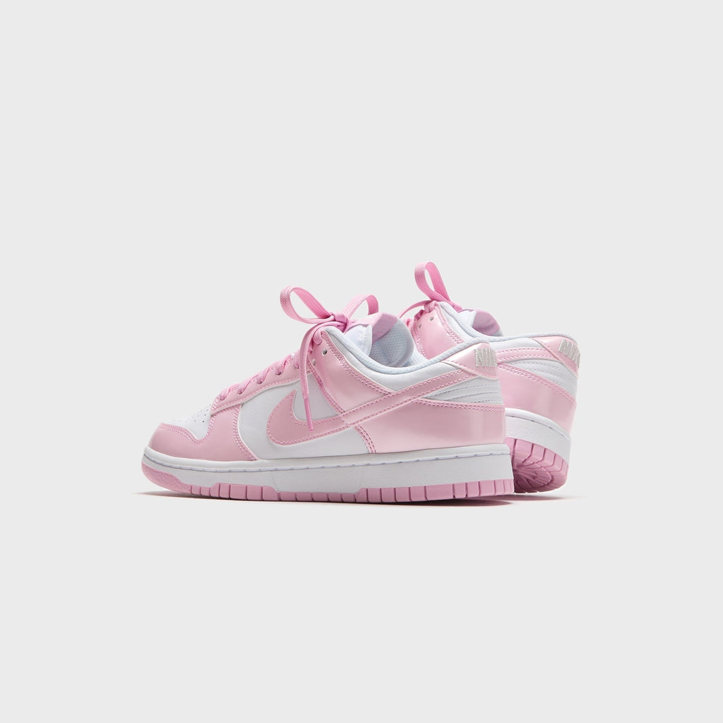 Nike WMNS Dunk Low SE - White / Metallic Silver / Pink Rise