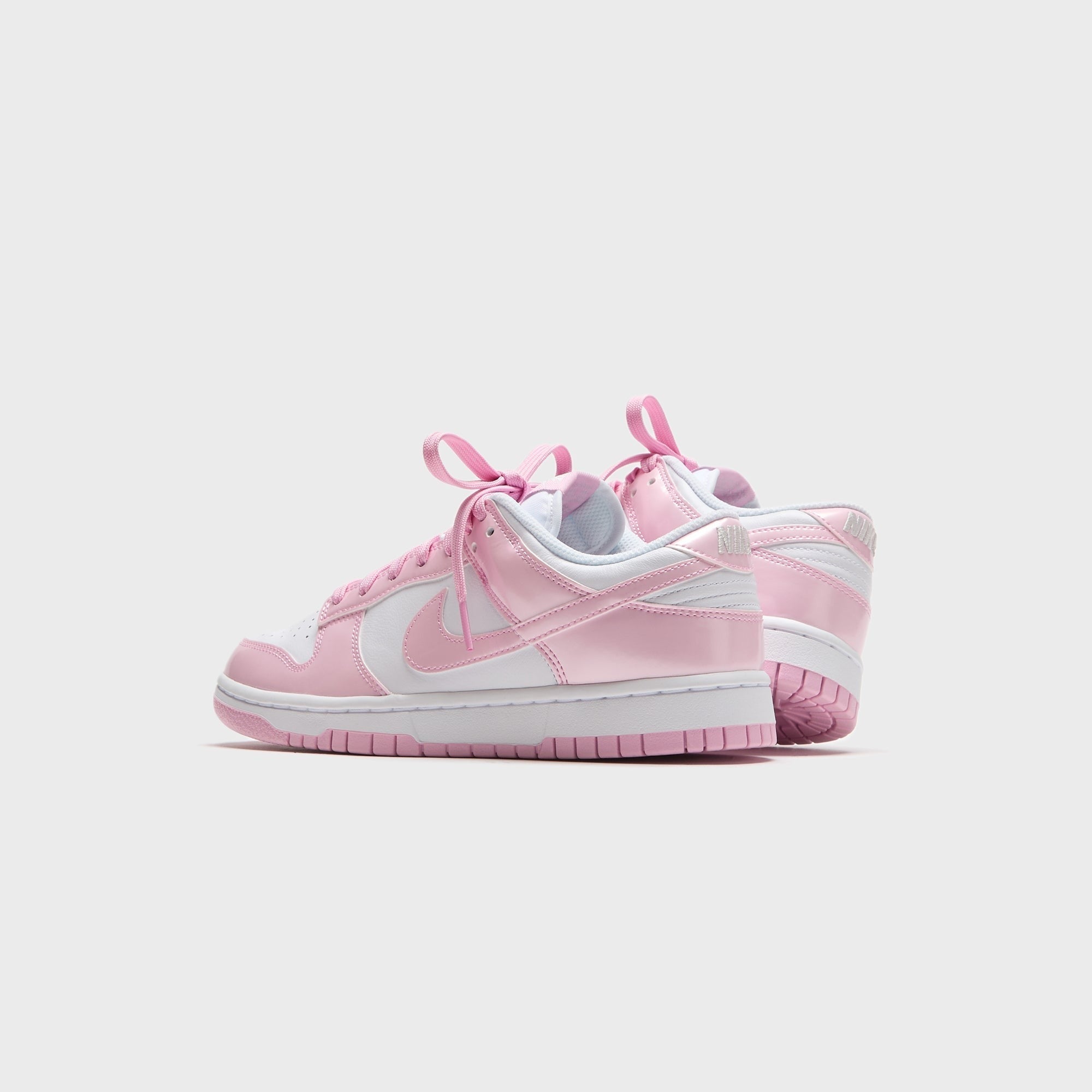 Nike WMNS Dunk Low SE - White / Metallic Silver / Pink Rise