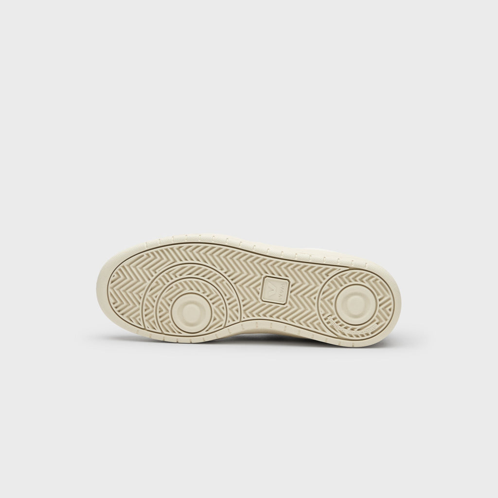 Veja V-90 - White / Black
