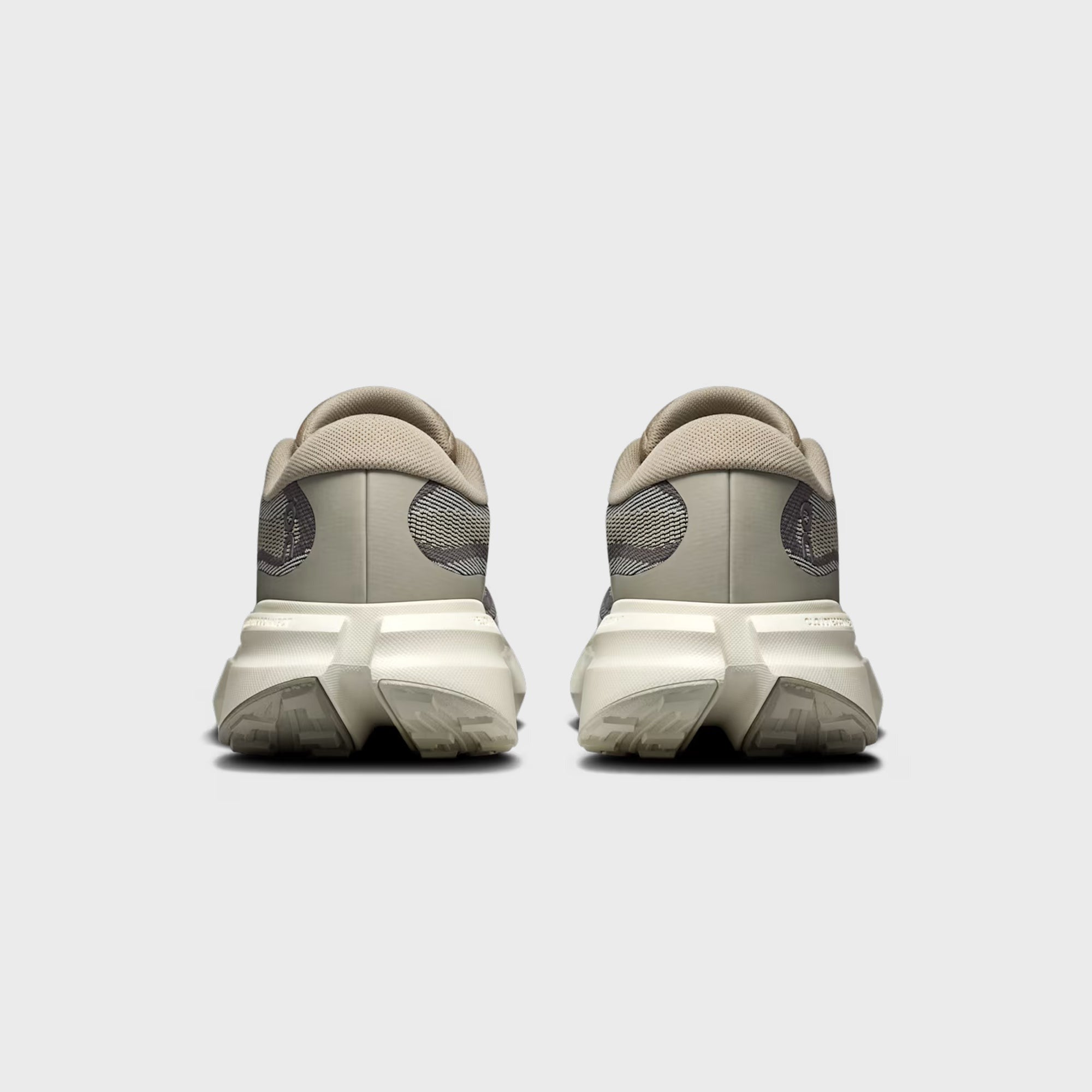On Running Cloudsoma Hike - Brume / Ghost