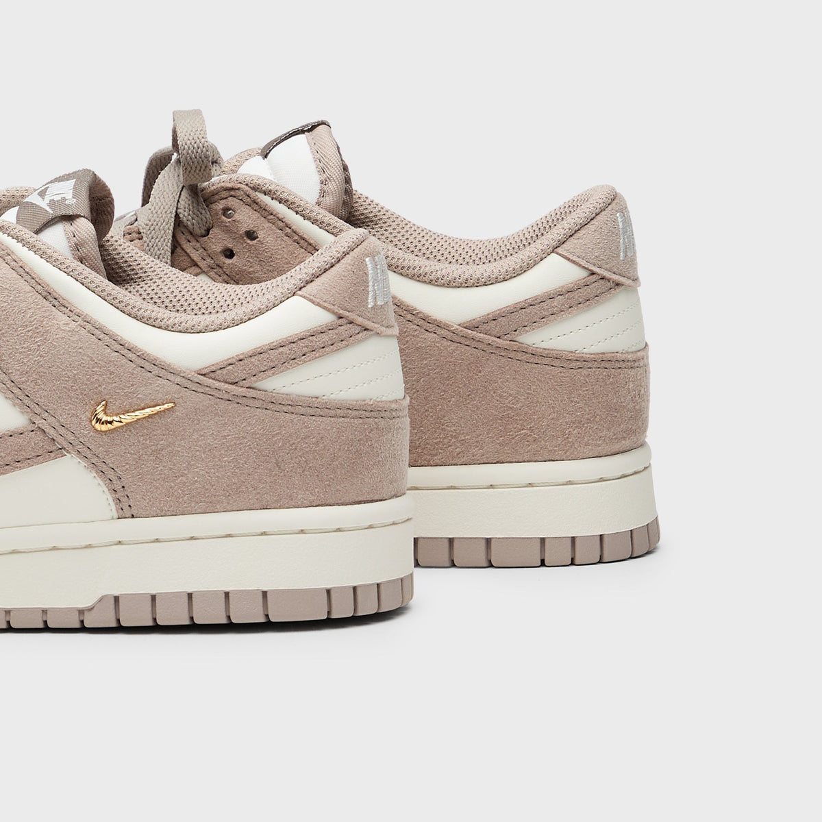 Nike WMNS Dunk Low - Sail / Metallic Gold