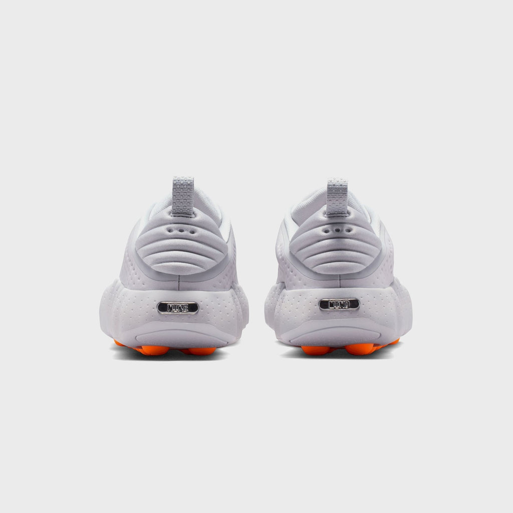 Nike Mind 002 - Light Smoke Grey / Photon Dust / Hyper Crimson / Chrome