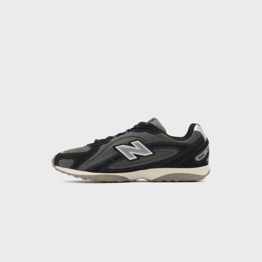 New Balance 204L - Black / Magnet