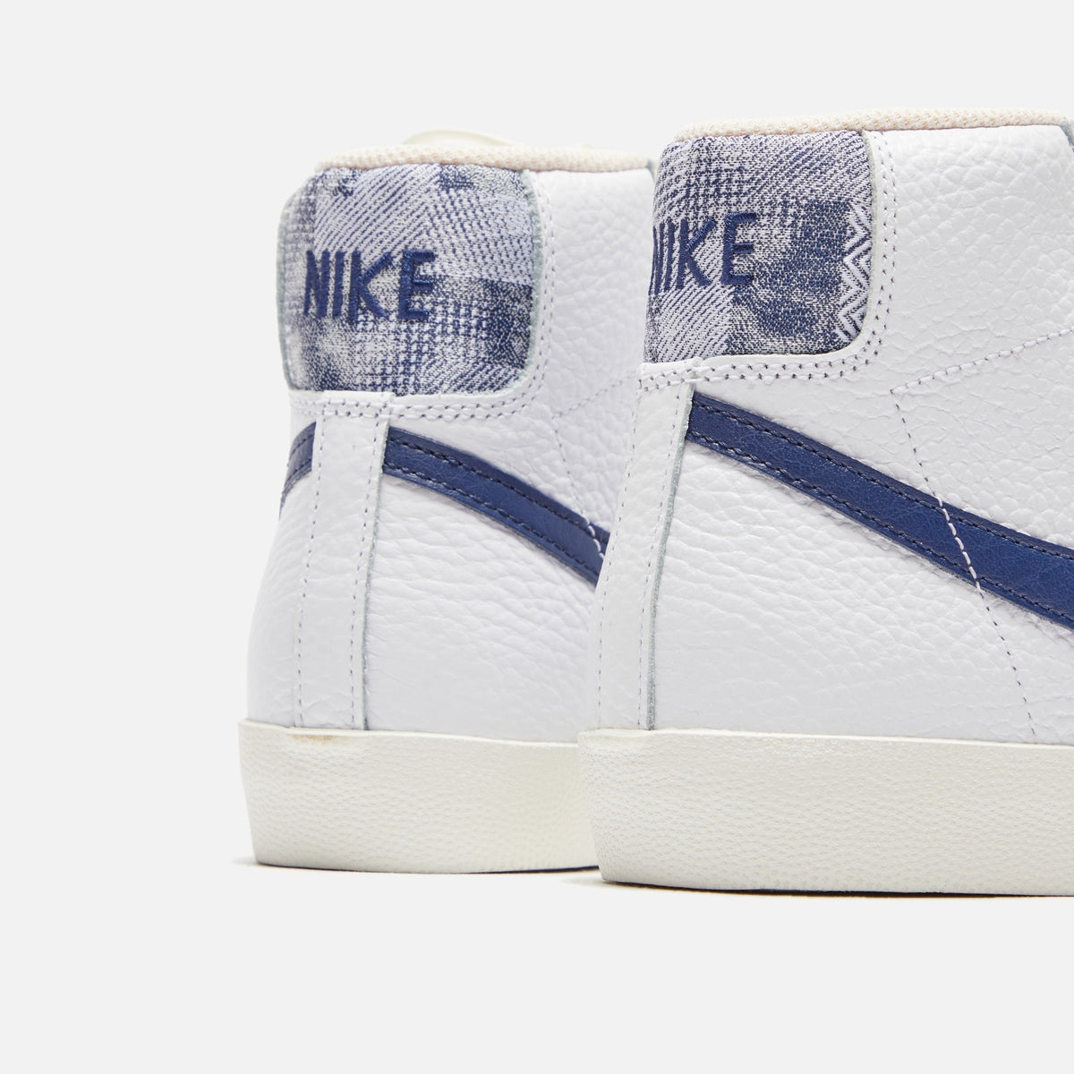 Nike Blazer Mid `77 - White / Midnight Navy / Sail / Gym Red