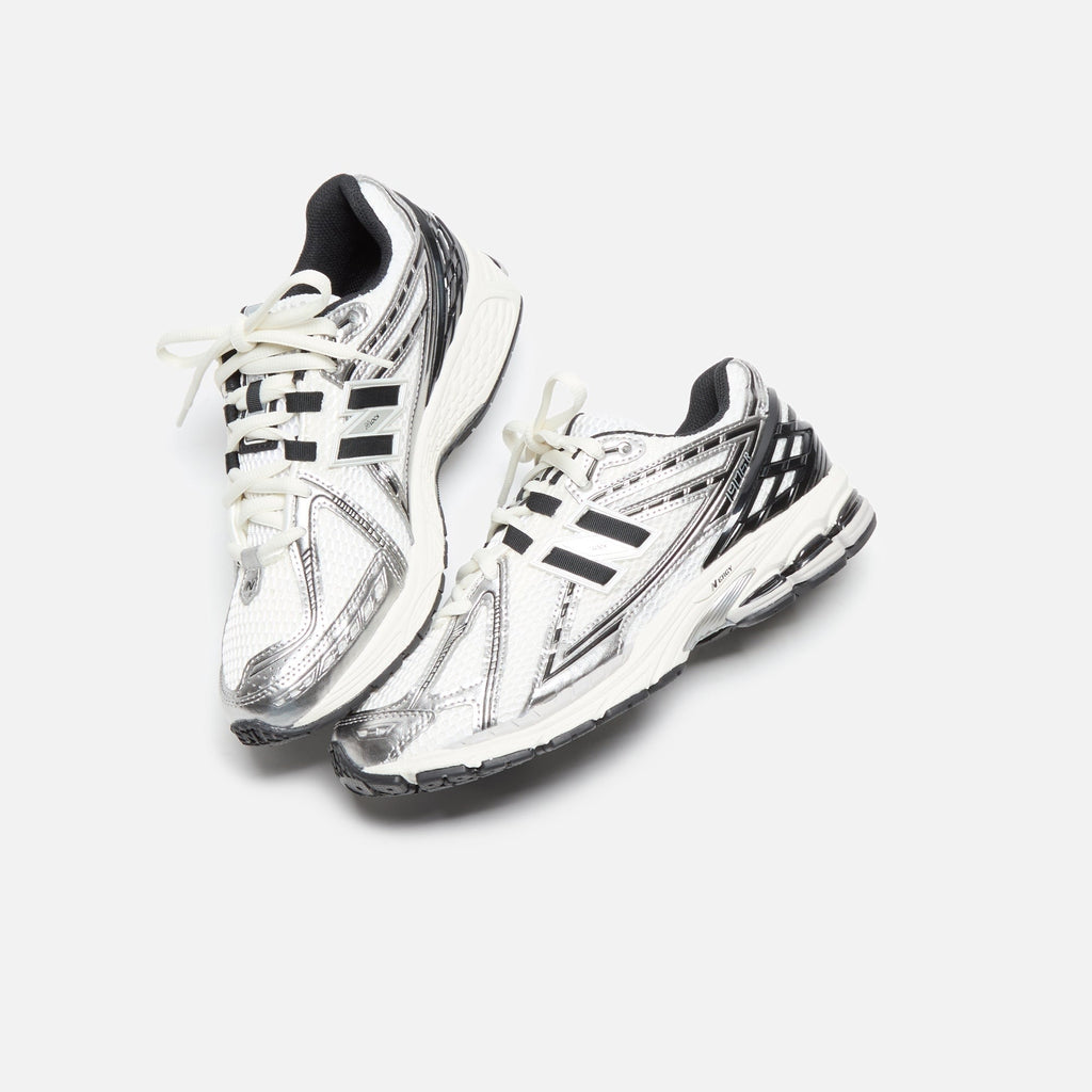 New Balance 1906R - Silver Metallic / Black / Sea Salt