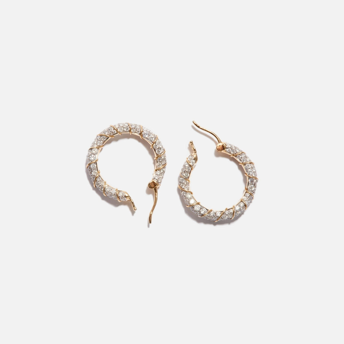 Yvonne Leon Paire De Creoles Twistees Diamants OJ Diamond Hoop - Yellow