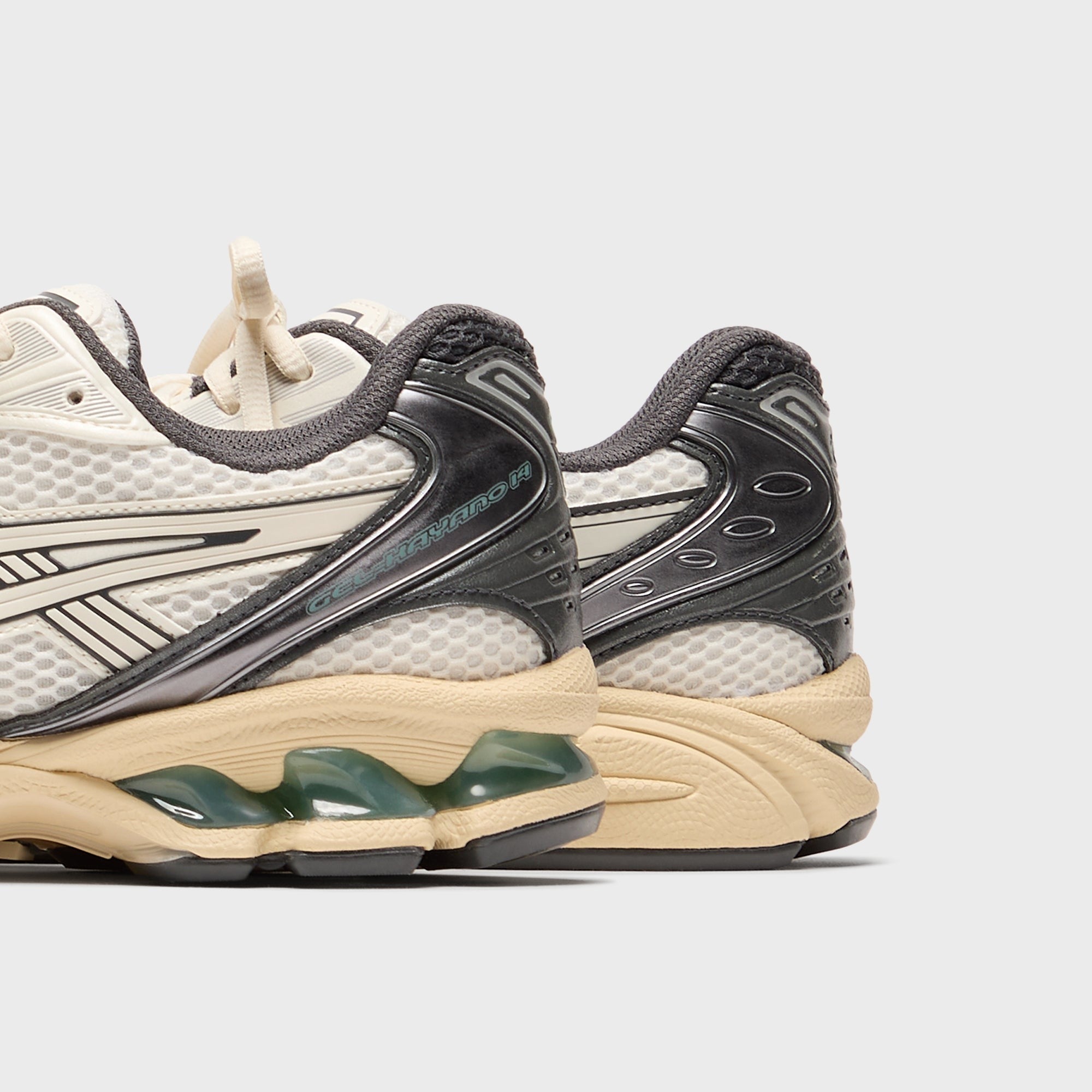 ASICS GEL-KAYANO 14 - Cream / Obsidian Grey