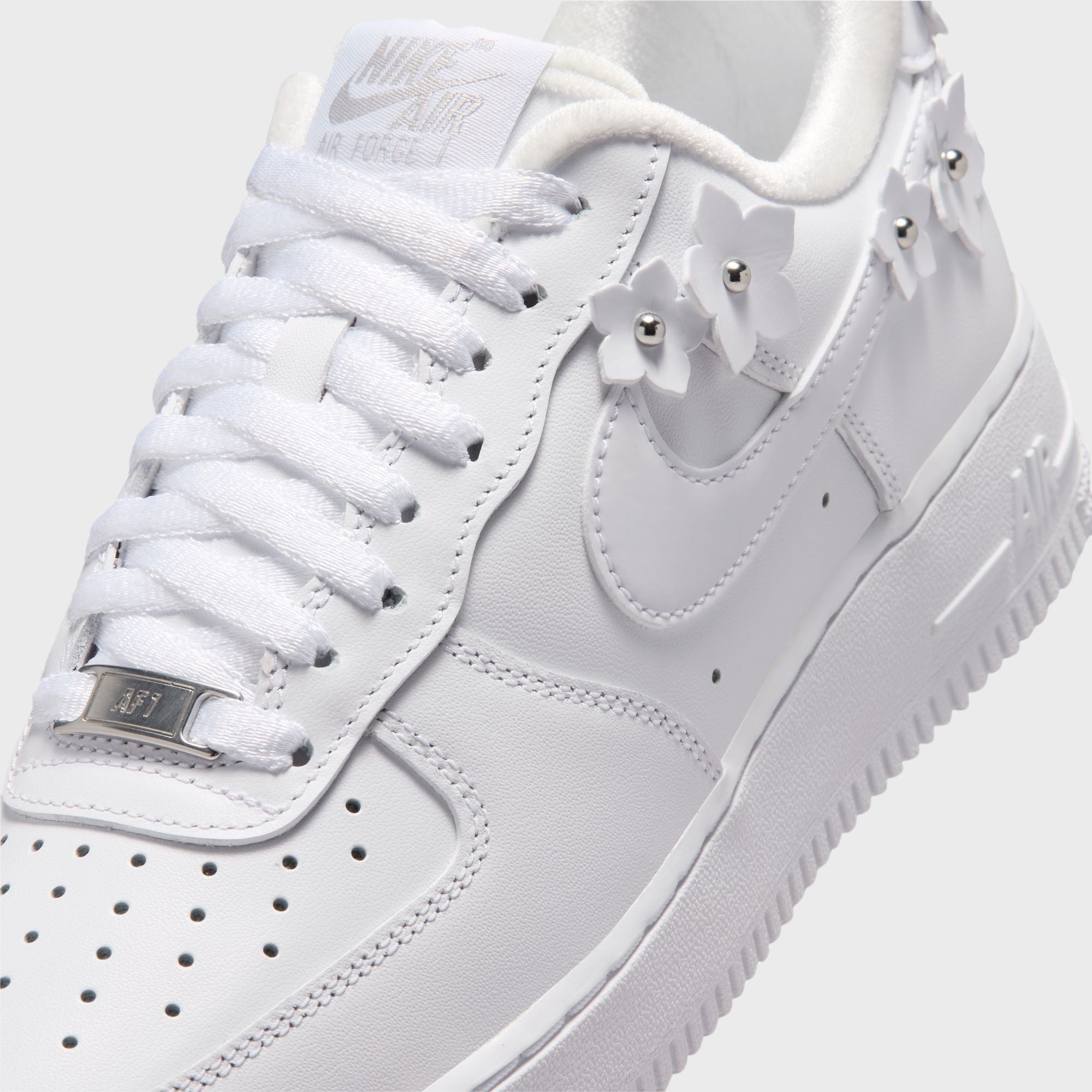 Nike WMNS Air Force 1 '07 - White / Wolf Grey / Metallic Silver