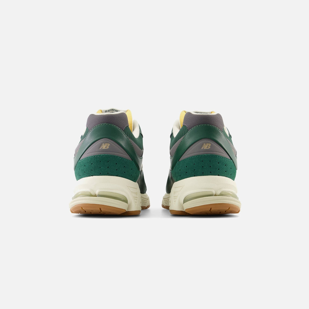 New Balance 2002R - Nightwatch Green