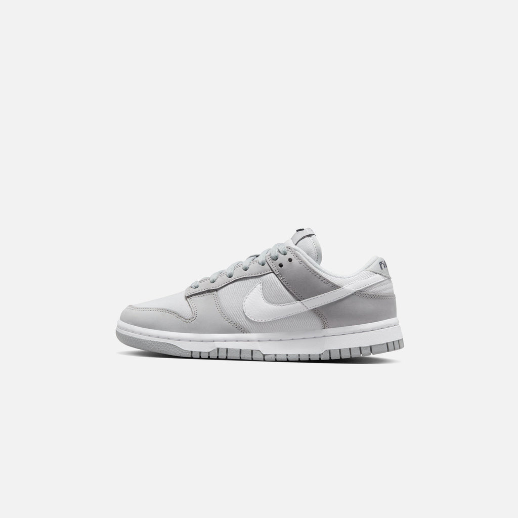 Nike WMNS Dunk Low Retro - Light Smoke Grey / White / Photon Dust