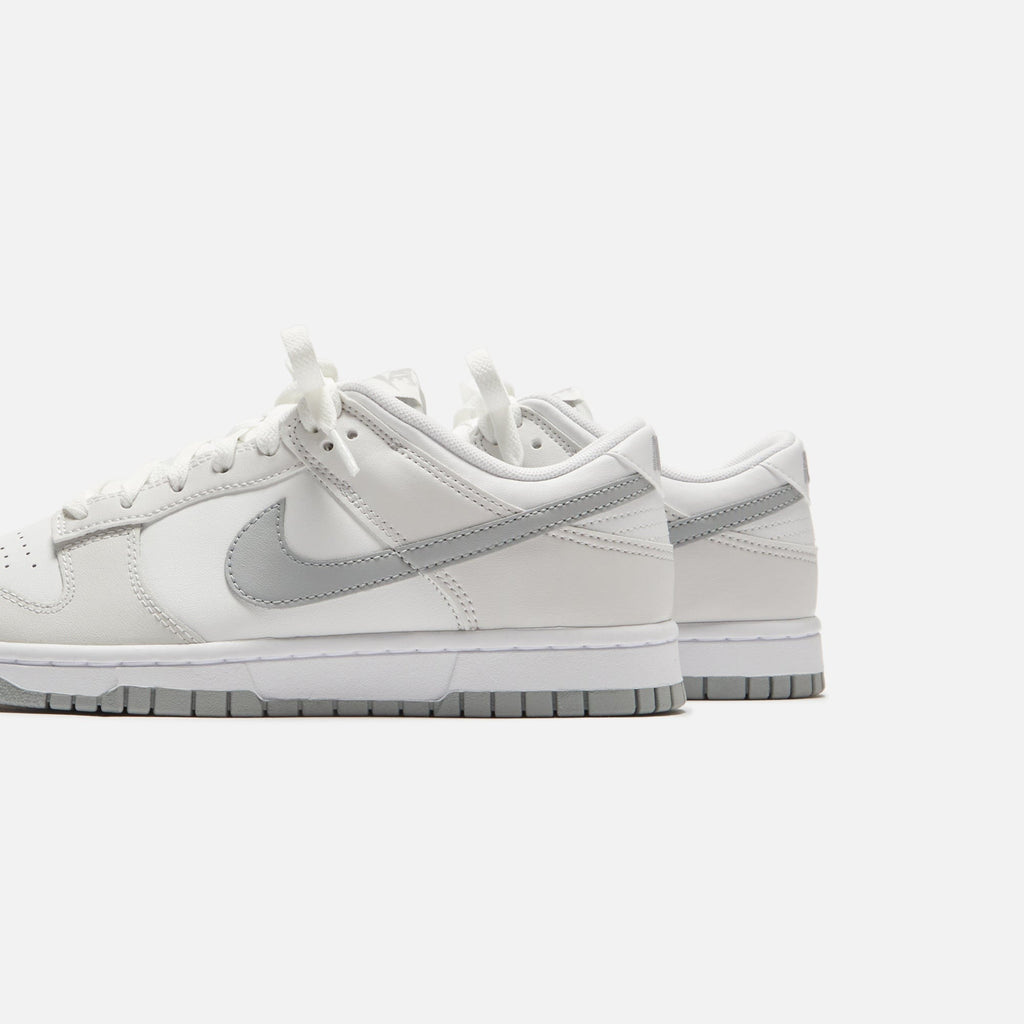 Nike Dunk Low Retro - Summit White / Light Smoke Grey / Platinum
