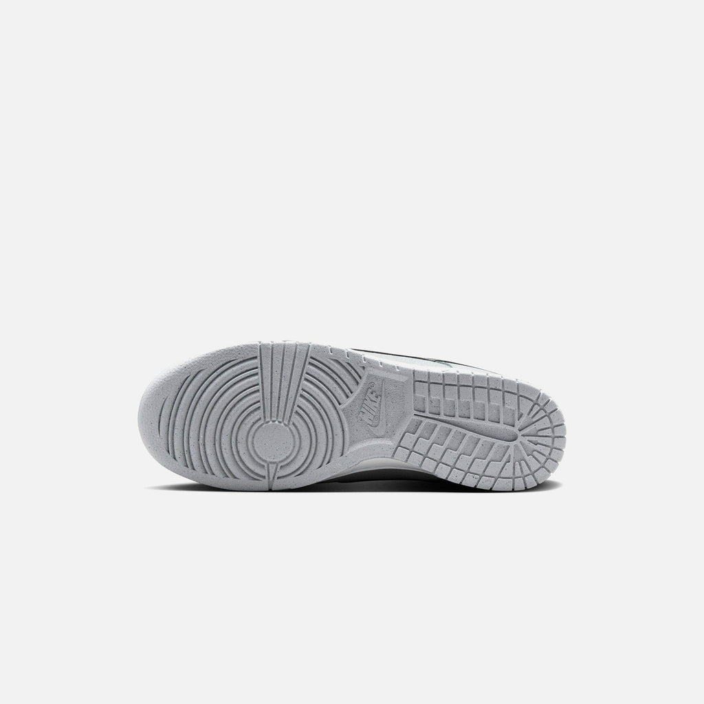 Nike Dunk Low Retro SE - Glacier Ice / Metallic Silver
