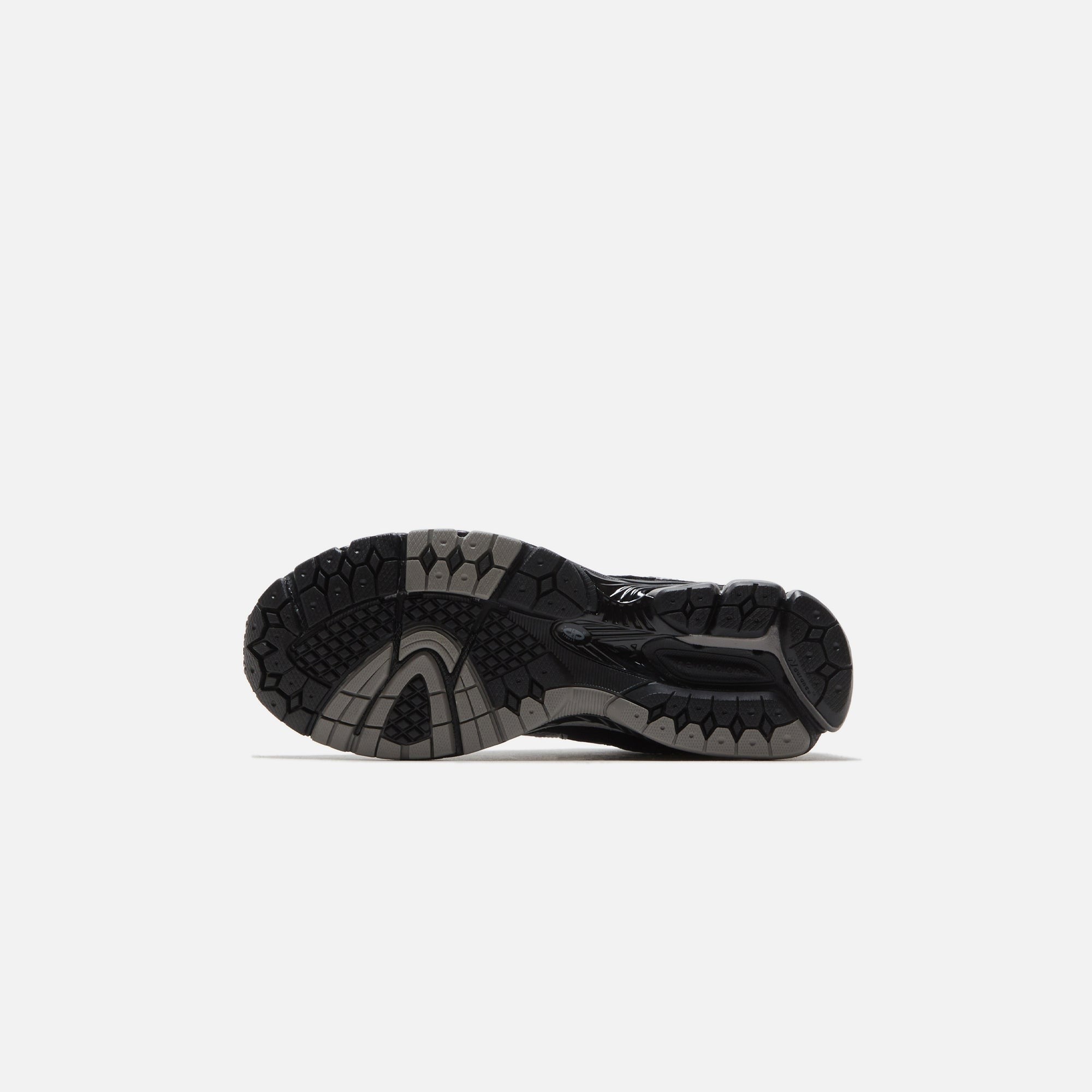 New Balance 860v2 - Black / Silver Metallic