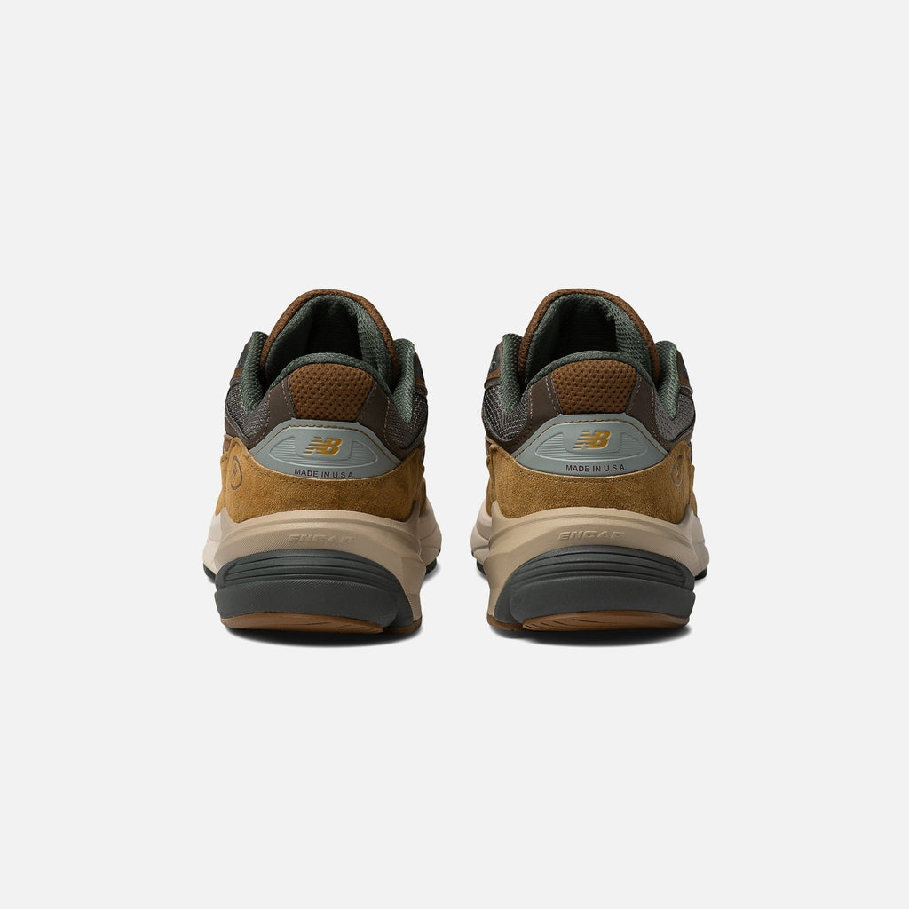 New Balance x Carhartt WIP 990v6 - Grey / Brown