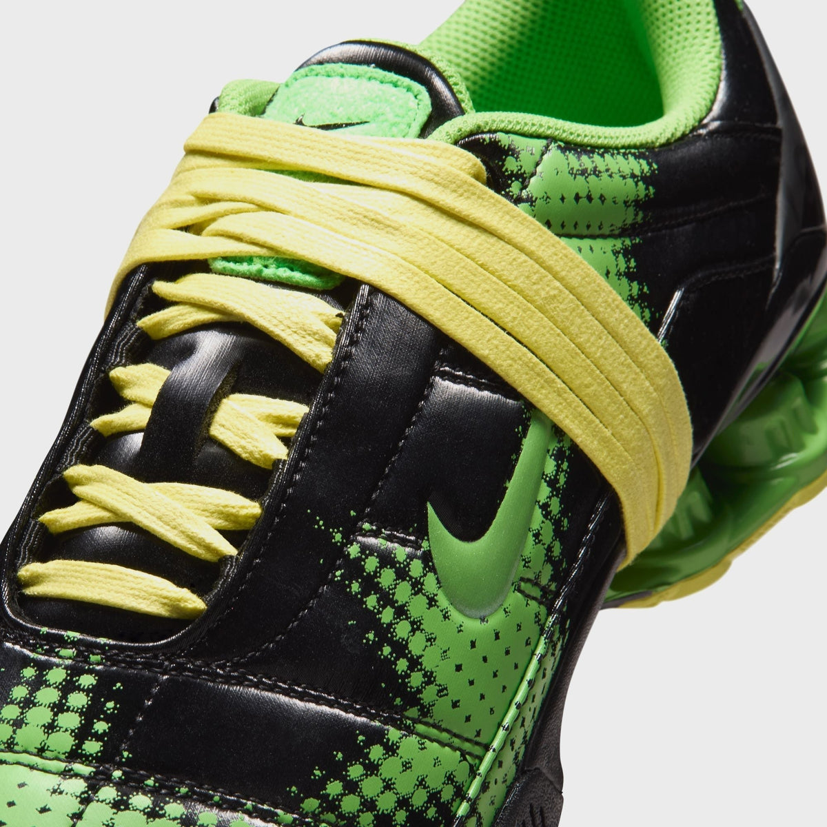 Nike WMNS Total 90 Shox Magia - Black / Yellow Diamond
