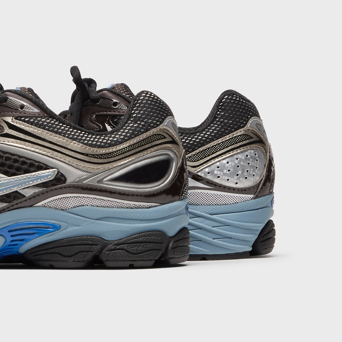 Saucony ProGrid Omni 9 - Black / Torte