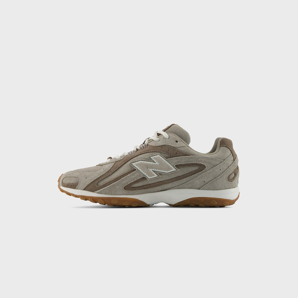 New Balance 204L - Arid Stone / Thunder Brown