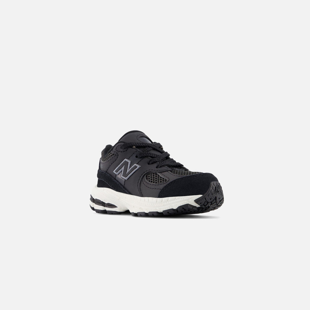 New Balance TD 2002R - Black