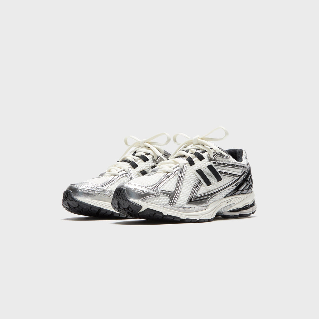 New Balance 1906R - Silver Metallic / Black / Sea Salt