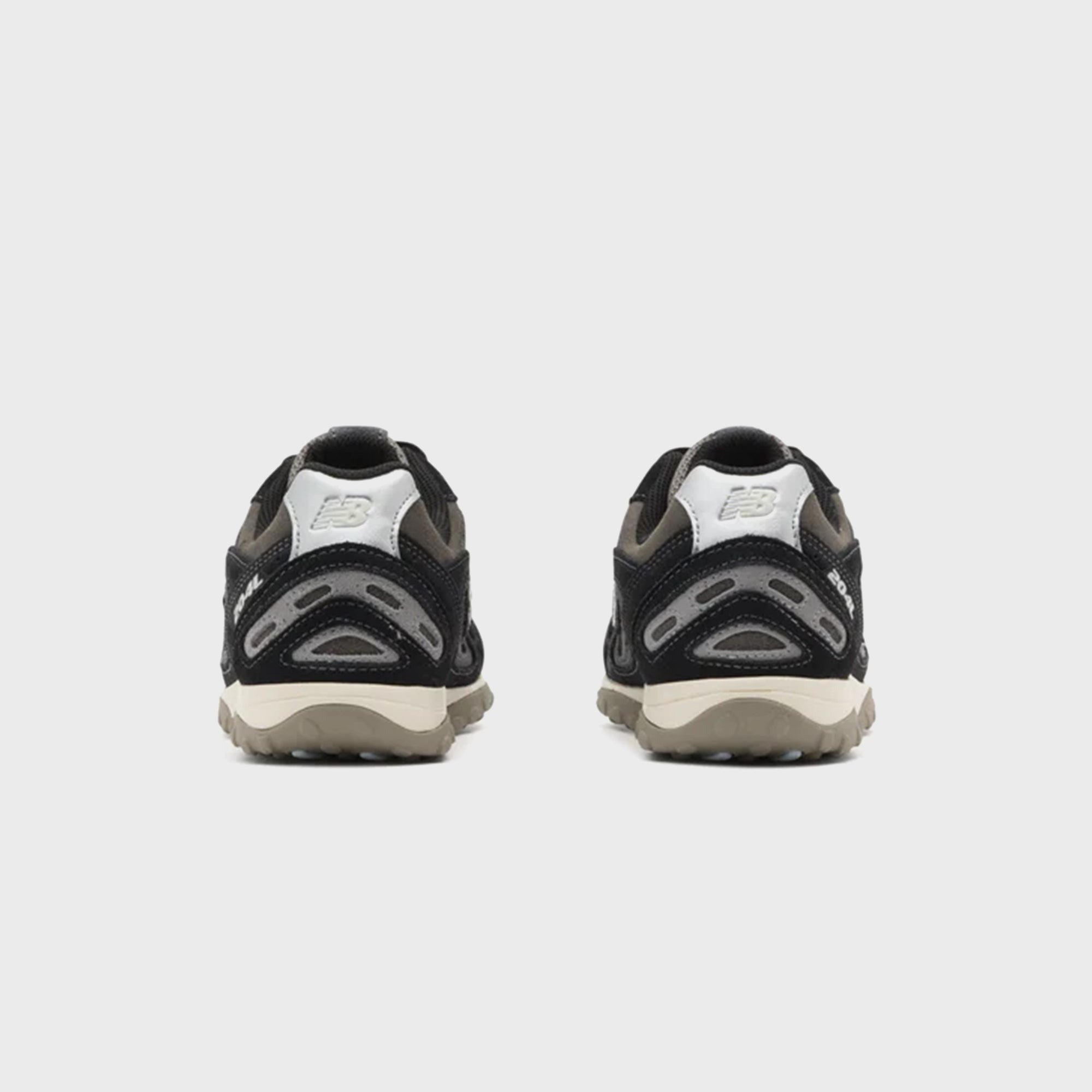 New Balance 204L - Black / Magnet